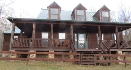 Charming 4-bedroom farmhouse in remote Highland County with WiFi