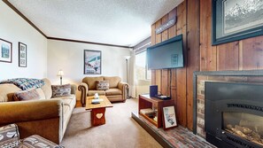 TV, fireplace, DVD player, offices - Comfy 2BD Near Canyon Lodge, Pool, Tennis, & More! (Mammoth Lakes)