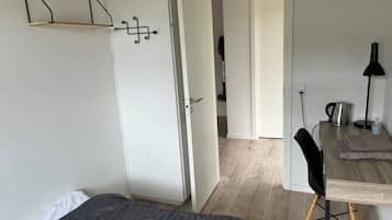 1 bedroom, desk, WiFi, bed sheets