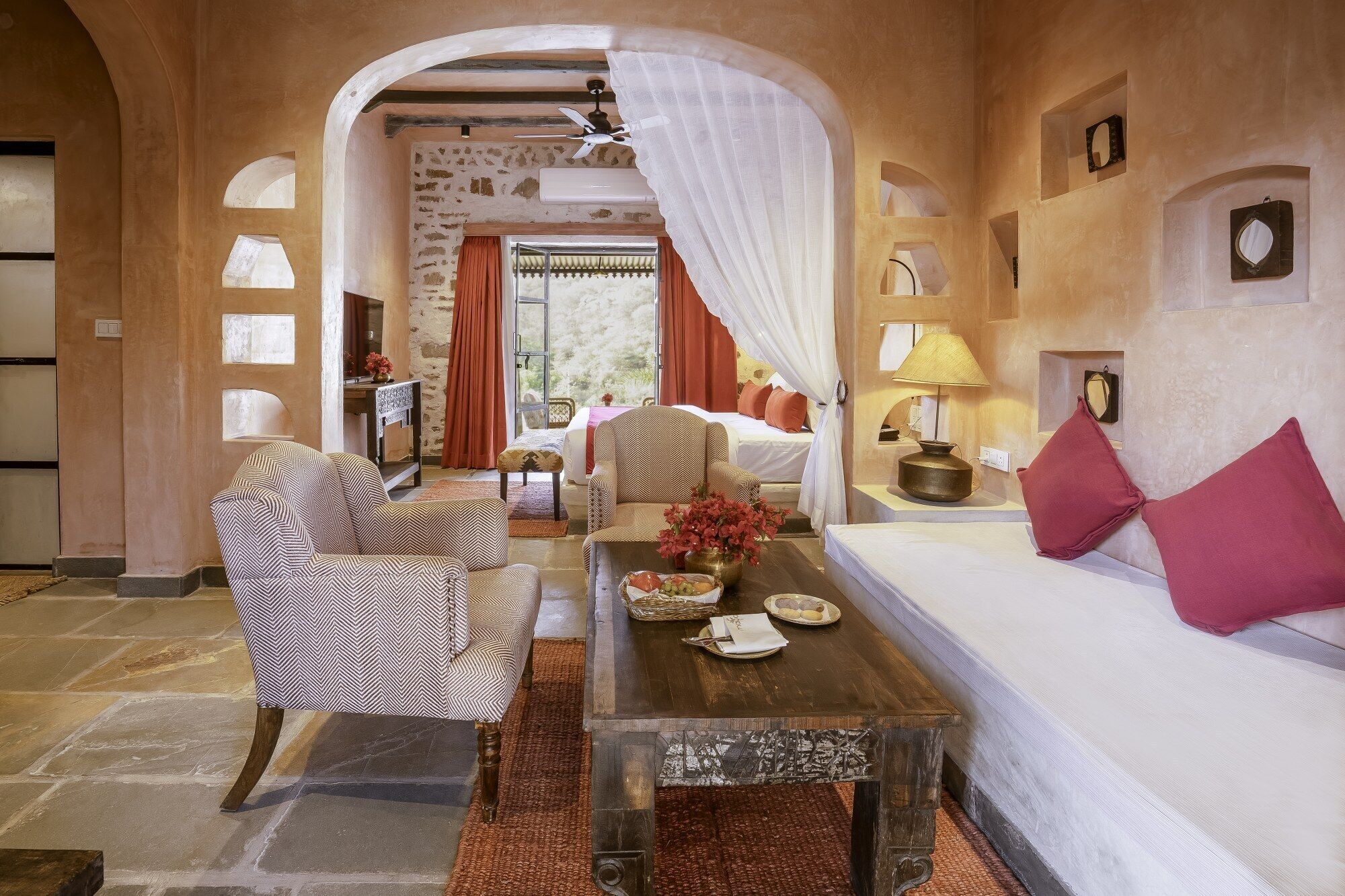 奢华客房, 山景 | 起居区 | 50-英寸智能电视（配备数码频道）