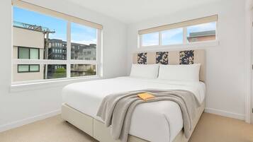 2 slaapkamers, een bureau, een strijkplank/strijkijzer, wifi