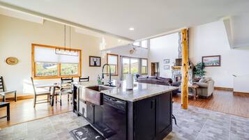 Rumah (4 Bedrooms) | Interior