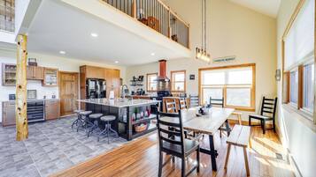 House (4 Bedrooms) | Interior