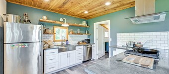 เดินไป ชายหาด: บ้าน ริมลำธาร เซคิว พร้อม เตาไฟ!