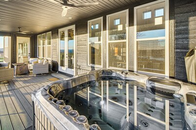 Dale Hollow Lake Views & Hot Tub: Tennessee Escape