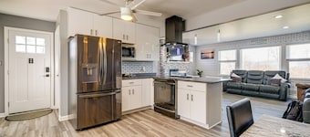 5 Mi to Dtwn: Family-friendly Home in Roanoke!