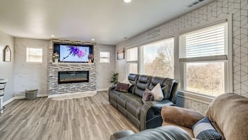 House (3 Bedrooms) | Front of property