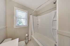 House (2 Bedrooms) | Interior - Golfer's Getaway Mins to Masters: Grill & Chill! (Augusta)