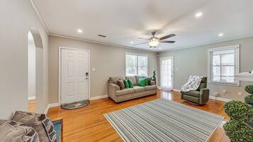 House (2 Bedrooms) | Interior