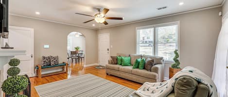 House (2 Bedrooms) | Interior