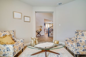 Interior - 20 Mi to At&t Stadium: Remote-work Ready Home! (Mansfield)