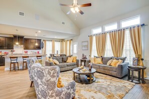 TV - 20 Mi to At&t Stadium: Remote-work Ready Home! (Mansfield)