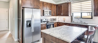 Family-friendly Apt w/ Lake Views in Ponca City!