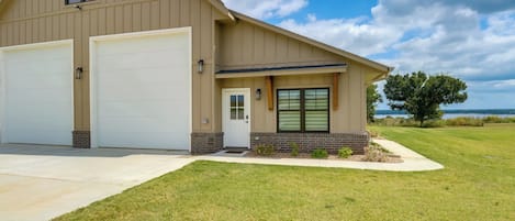 Apartment (2 Bedrooms) | Front of property