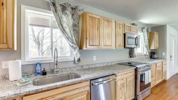 House (3 Bedrooms) | Interior