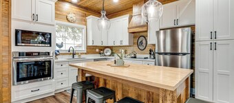 Furnished Deck + Views: Rural Schulenburg Retreat