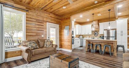 Furnished Deck + Views: Rural Schulenburg Retreat