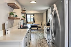 Interior - Charming Home ~ 7 Mi to Downtown Tucson! (Tucson)