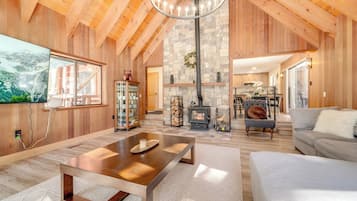 House (4 Bedrooms) | Interior