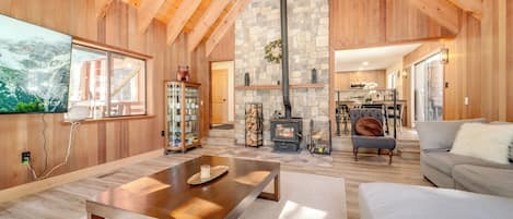 House (4 Bedrooms) | Interior