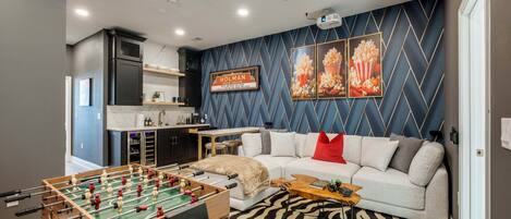 Apartment (4 Bedrooms) | Front of property