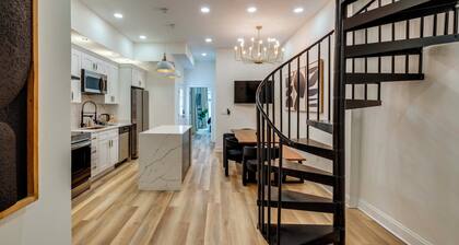 1 Mi to Dtwn: Hot Tub Haven in Richmond!