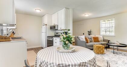 4 Mi to Dtwn: Dog-friendly Fayetteville Home