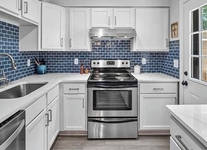 Refrigerador, microondas, horno, lavavajillas