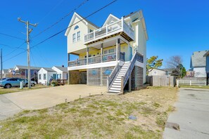 Interior - Walk to Pier: Spacious Coastal Home! (Kill Devil Hills)