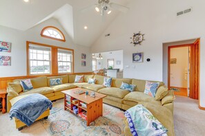 Interior - Walk to Pier: Spacious Coastal Home! (Kill Devil Hills)