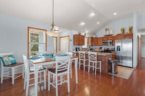 Dining - Reel Heaven: Soundside | Fenced in Yard for a Dog | Walk to the Beach | (Frisco)
