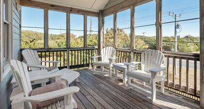 Reel Heaven: Soundside | Fenced in Yard for a Dog | Walk to the Beach |