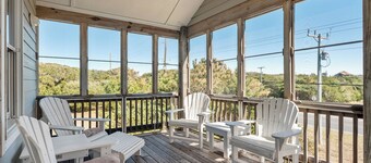 Reel Heaven: Soundside | Fenced in Yard for a Dog | Walk to the Beach |