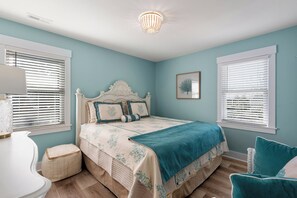 3 dormitoris, planxa i posts de planxar, wifi i roba de llit