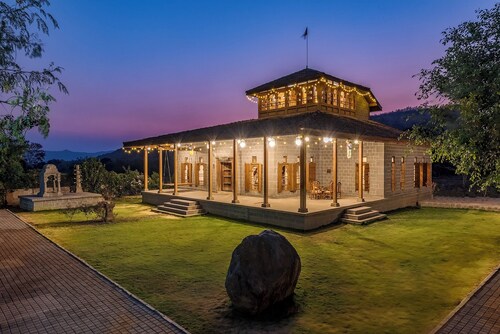 CosmicStays Parambi Farm- Vintage Charm 