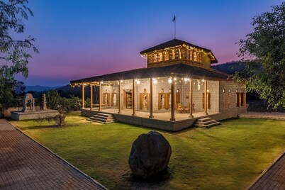 CosmicStays Parambi Farm- Vintage Charm 