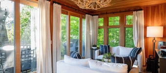 Luxury Cottage | Private Beach Access | Fire Table + Chef Kitchen
