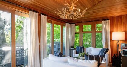 Luxury Cottage | Private Beach Access | Fire Table + Chef Kitchen