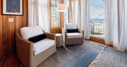 Stunning Grand Haven Cottage near beach!