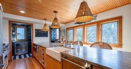 Stunning Grand Haven Cottage near beach!