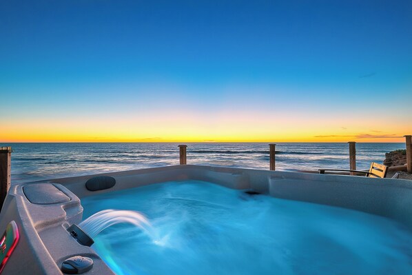 Outdoor spa tub