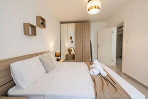 2 bedrooms, iron/ironing board, WiFi, bed sheets