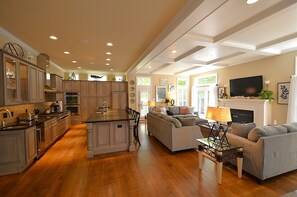 Een open haard en een dvd-speler