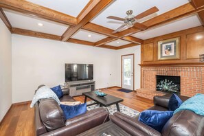 TV, offices - Luxurious Dream Home  - For 10! (Loveland)