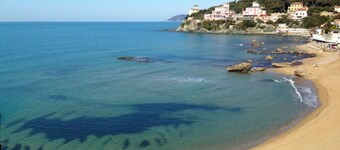 Delightful accommodation with restaurant in Tuscan countryside and close to the sea.