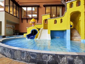 บ้านพัก | สระว่ายน้ำ | สระว่ายน้ำกลางแจ้ง