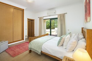 4 室のベッドルーム、アイロン / アイロン台