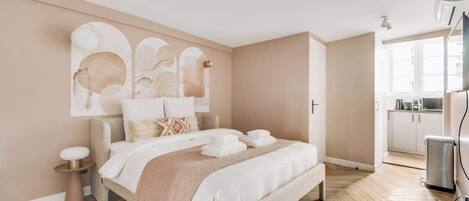 Iron/ironing board, WiFi, bed sheets