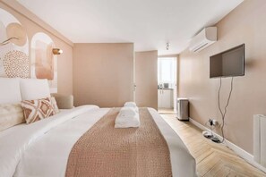 Iron/ironing board, WiFi, bed sheets