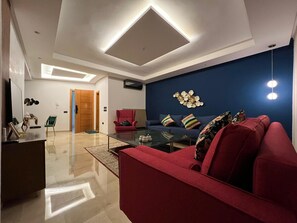 Living area - 3-bedroom apartment in charming Casablanca with WiFi, AC. Start your adventure (Casablanca)